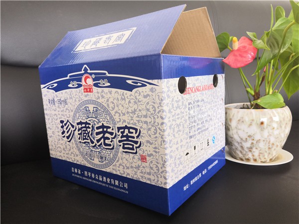 05-三層厚瓦楞對(duì)口酒類(lèi)彩箱.jpg